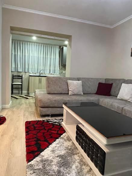 Essy'S Apartment Korce Exterior photo